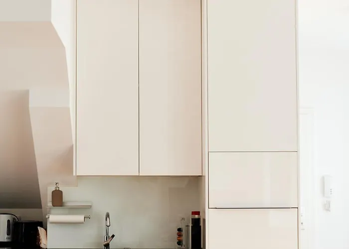 New Spacious Ultra-modern In Westbahnhof