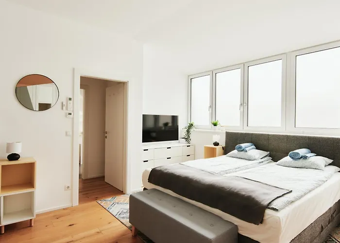 New Spacious Ultra-modern In Westbahnhof